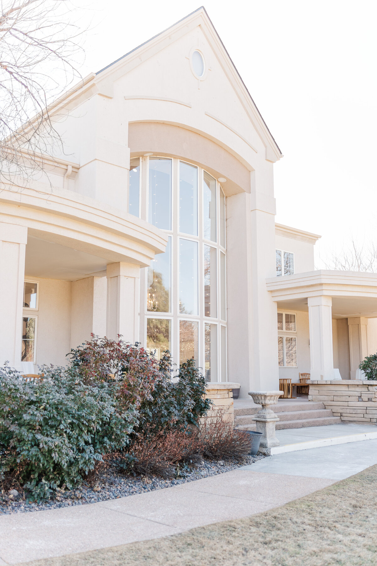 Chateaux at Fox Meadows Colorful Spring Wedding Light and Airy Elena Spraguer Photography  0126