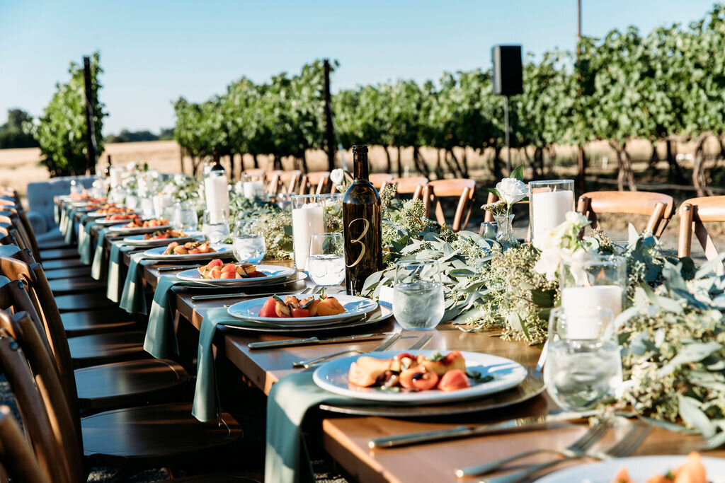 Kinhaven Dining In The Vines Tablescape