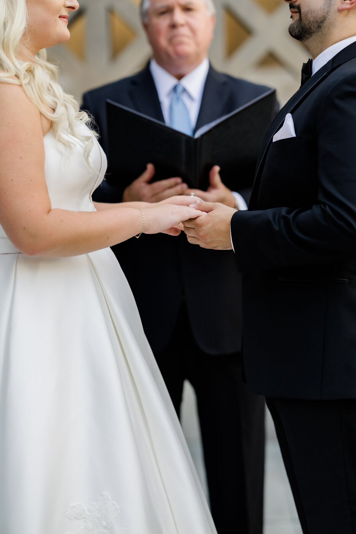 kasia-sickau-photography-cincinnati-ohio-wedding-photographer-caitlyn-mohammed-cincinnati-art-museum-wedding72