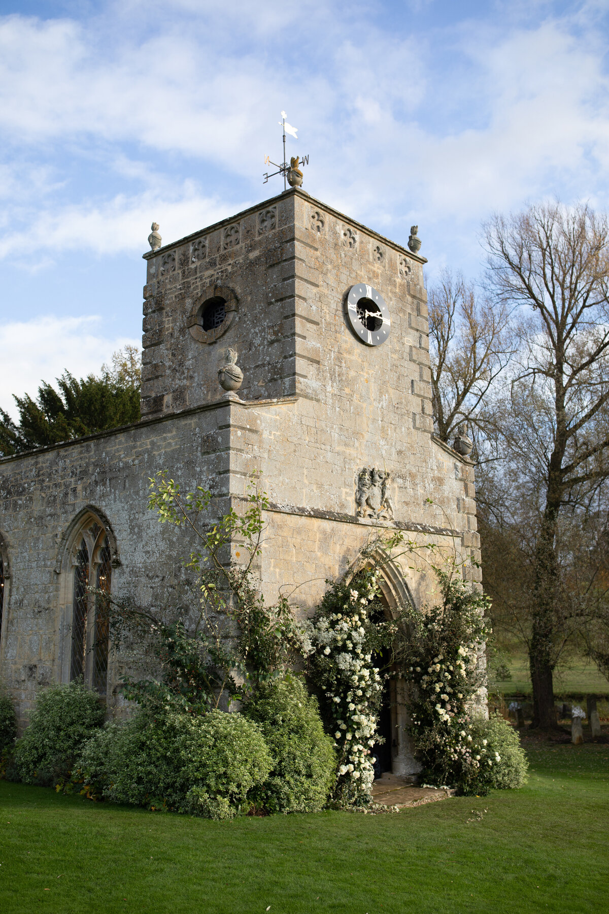 055-REVISED-042EW-ARTISTS-FAVORITES-FINAL231014-16