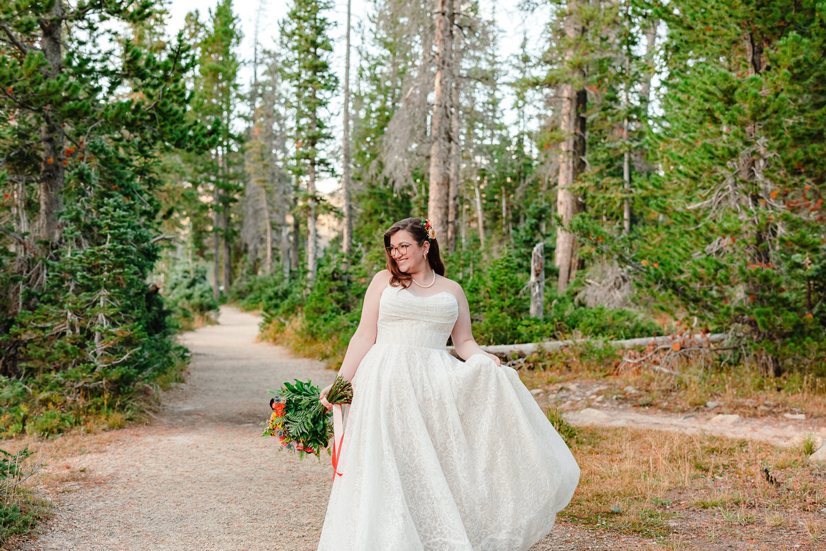 utah- elopement-bride-portrait-candid-outdoor