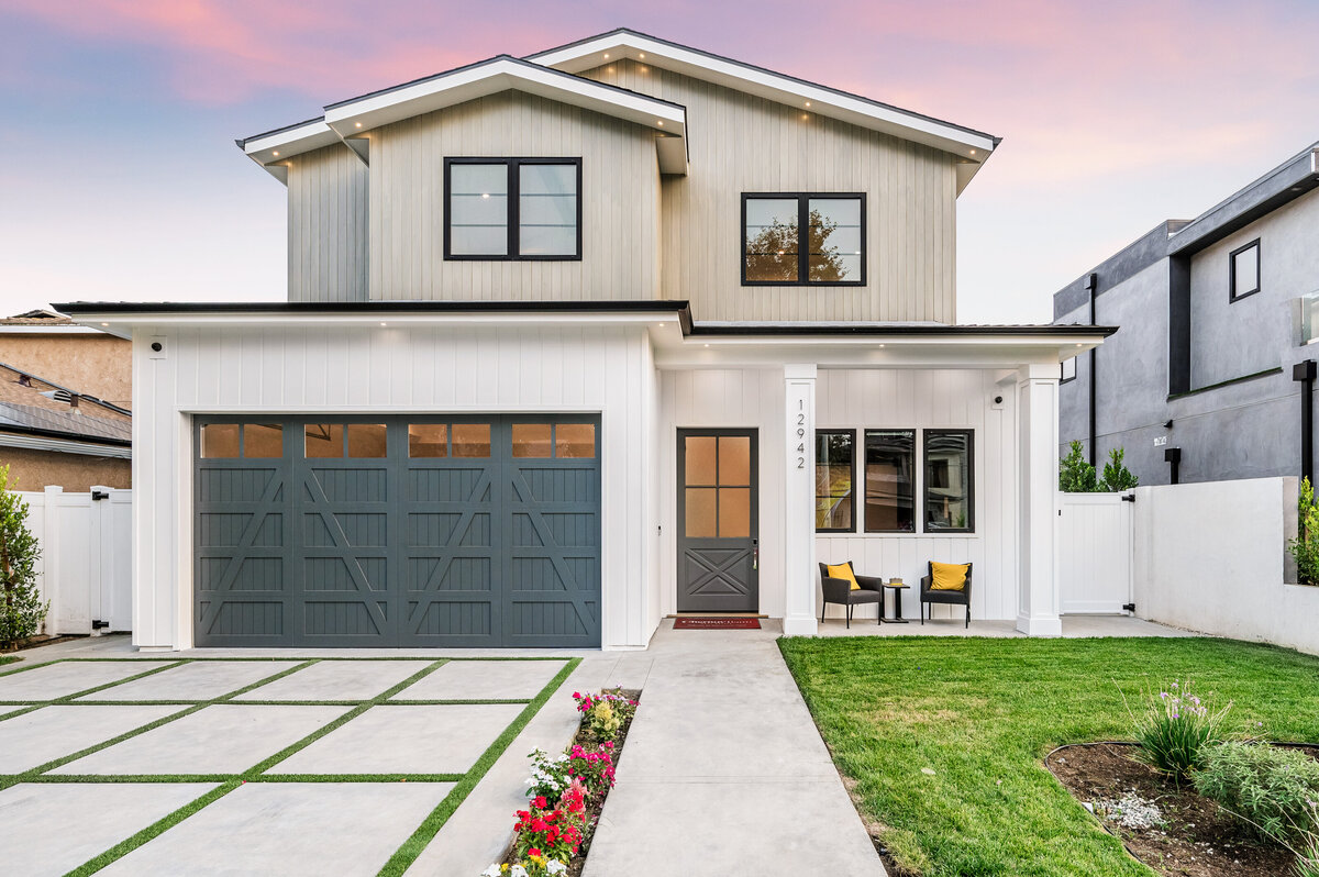 exterior-view-of-a-contemporary-new-home-in-los-an-2025-02-11-16-02-39-utc