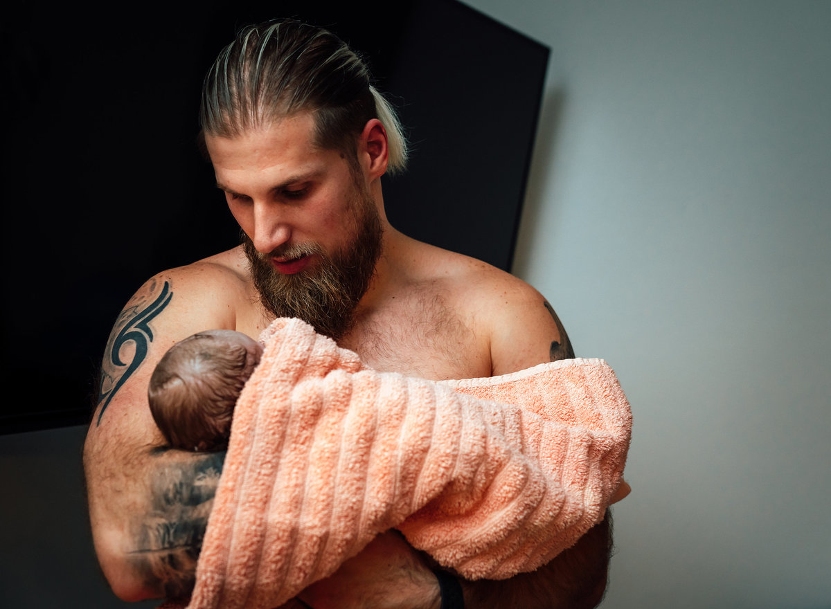 dad-holding-baby-after-homebirth