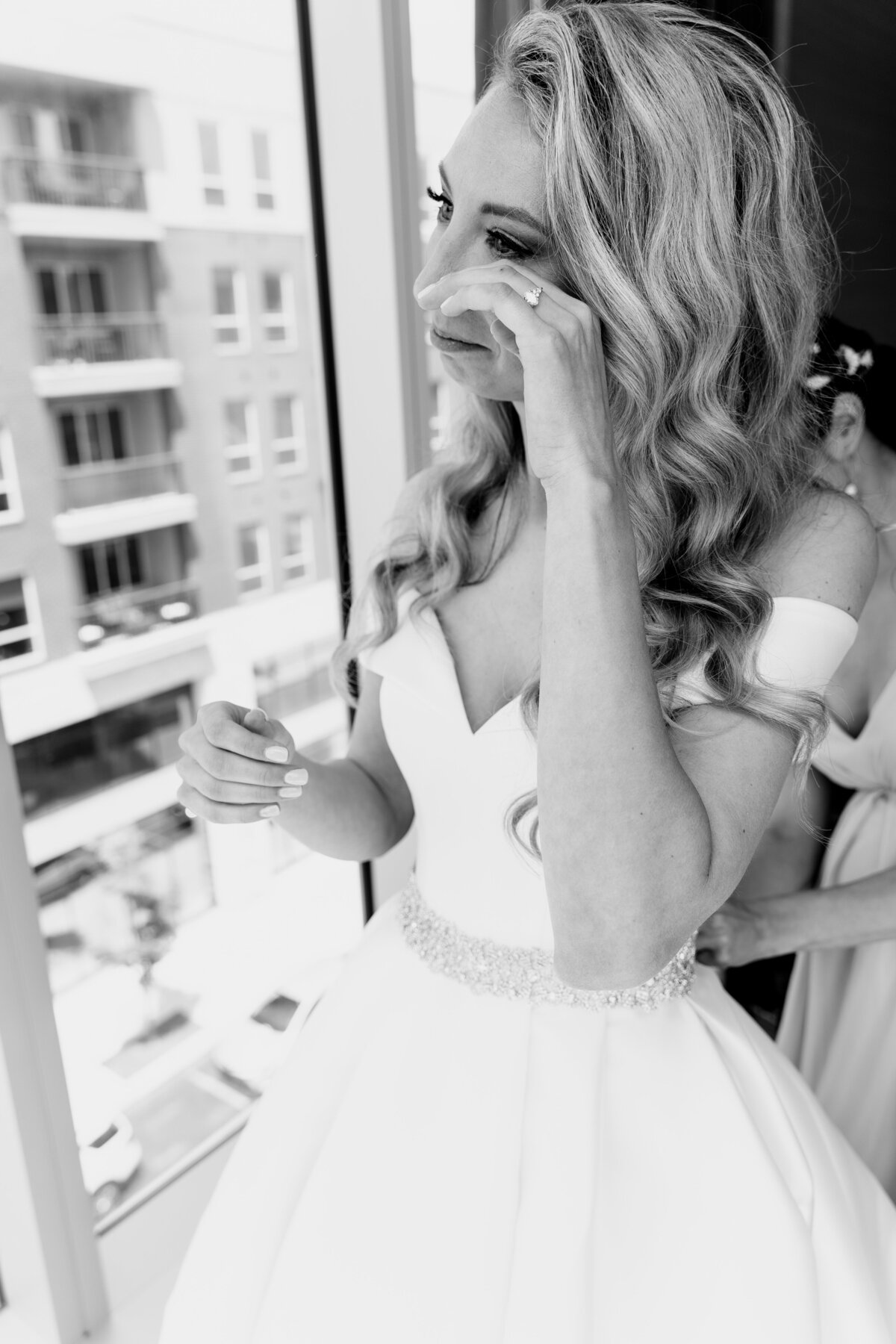 Brides gets emotion during getting ready