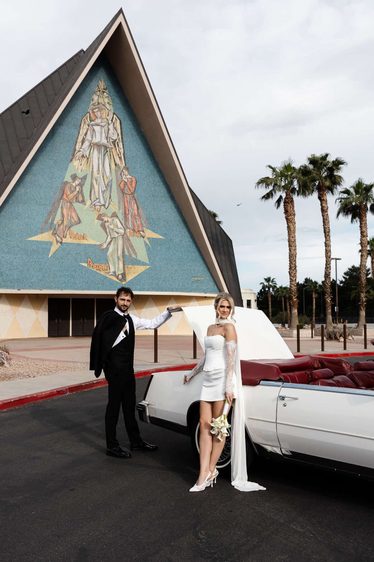 75_riskyexposure_maddie-noah_las-vegas-elopement-photography