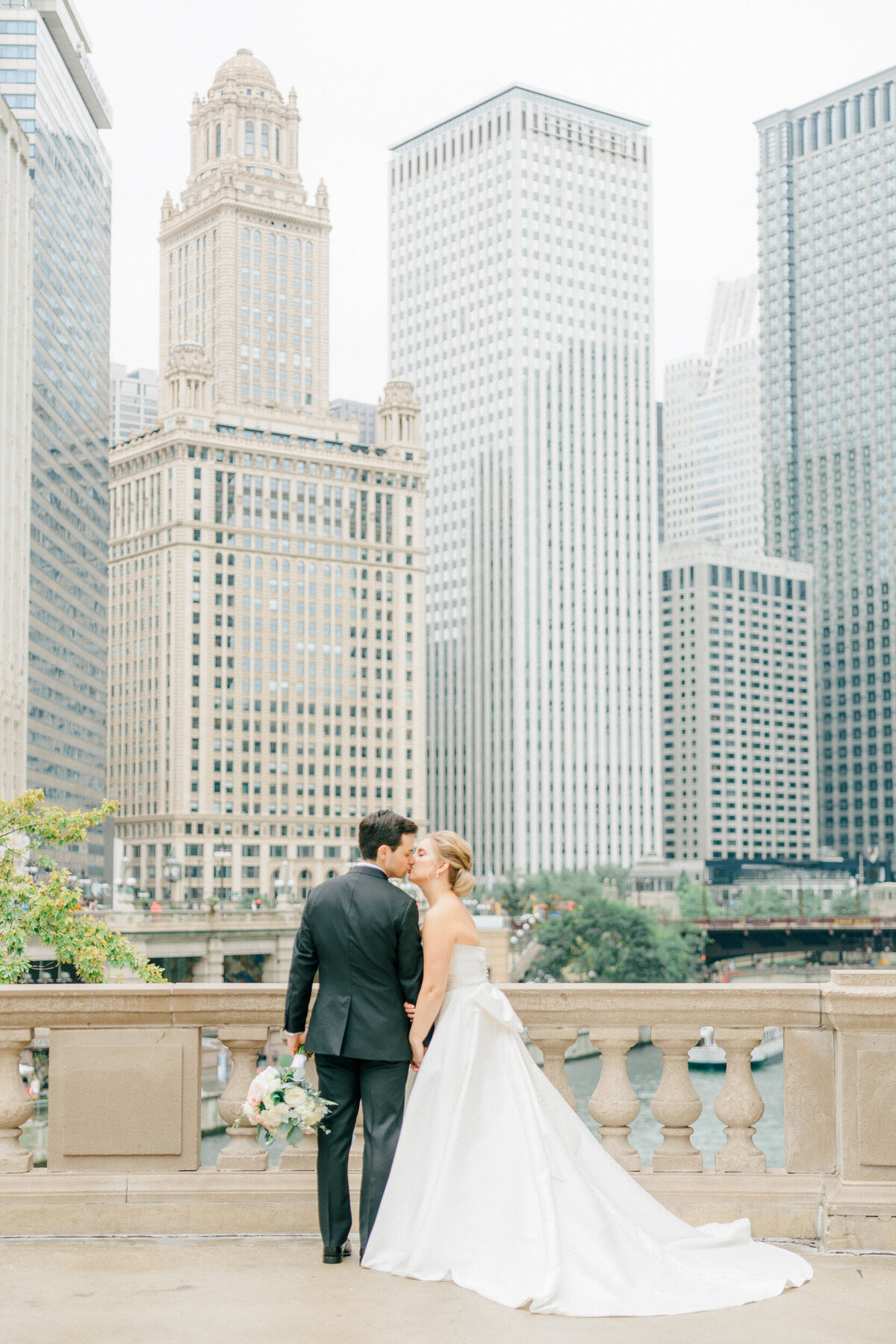 Lexi Benjamin Photography_An Elegant fall Chicago Wedding steeped in Chicago at The Rookery-34