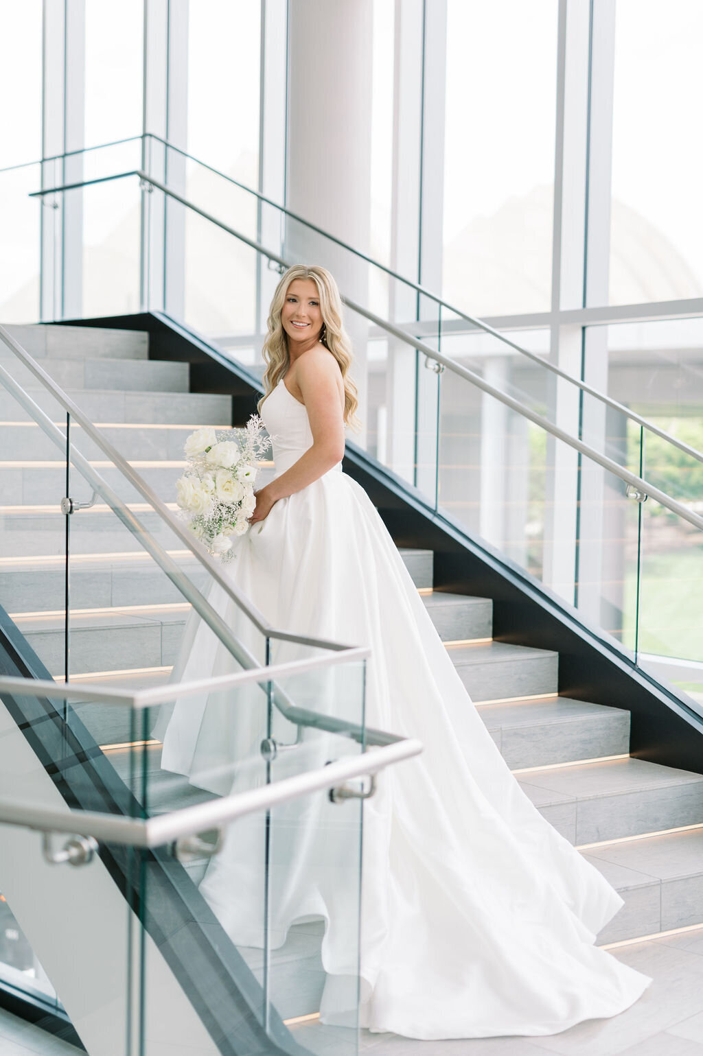 bridal portrait at loews hotel in kansas city