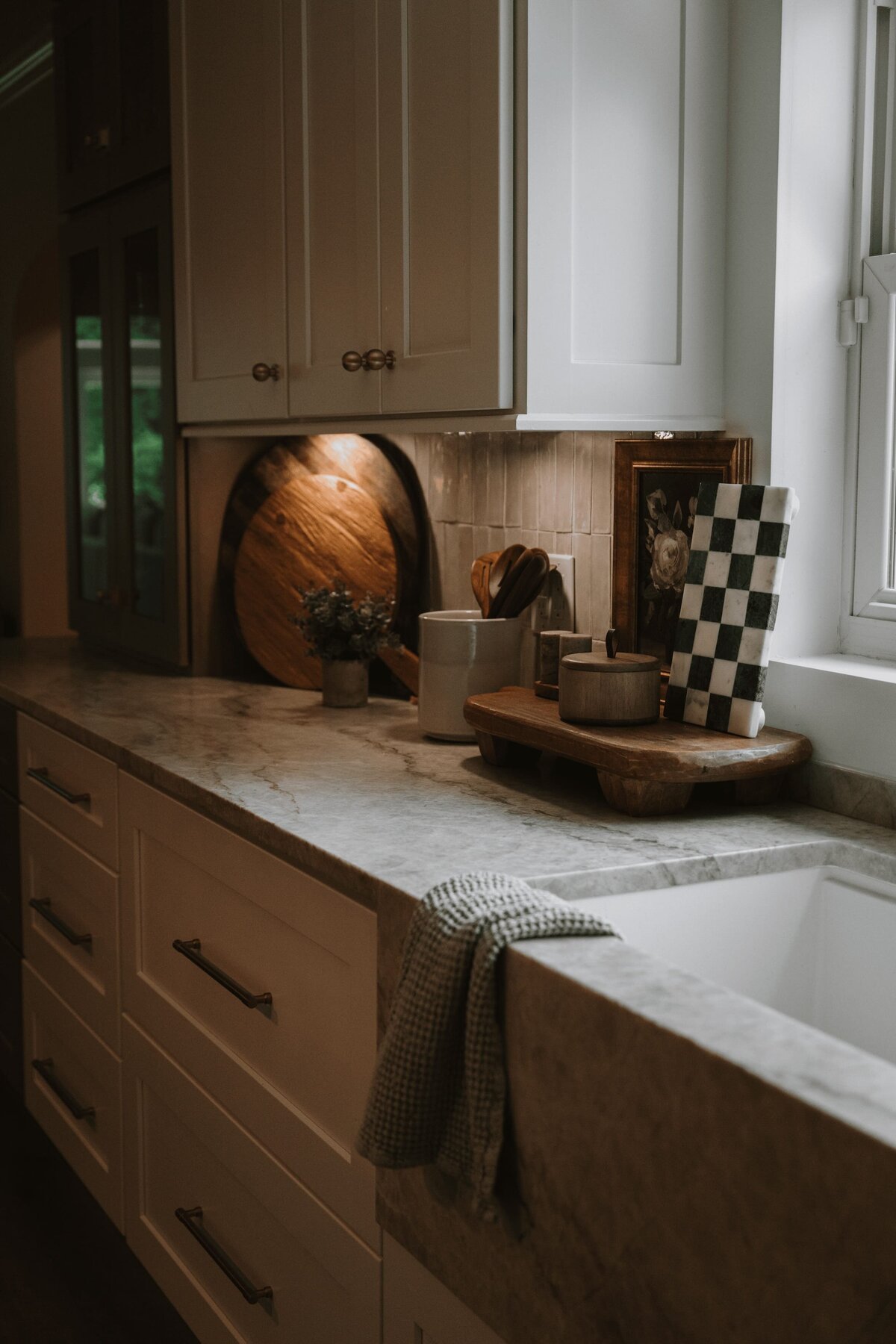 dewine design orlando interior design vintage cove trail kitchen counter with round cutting boards
