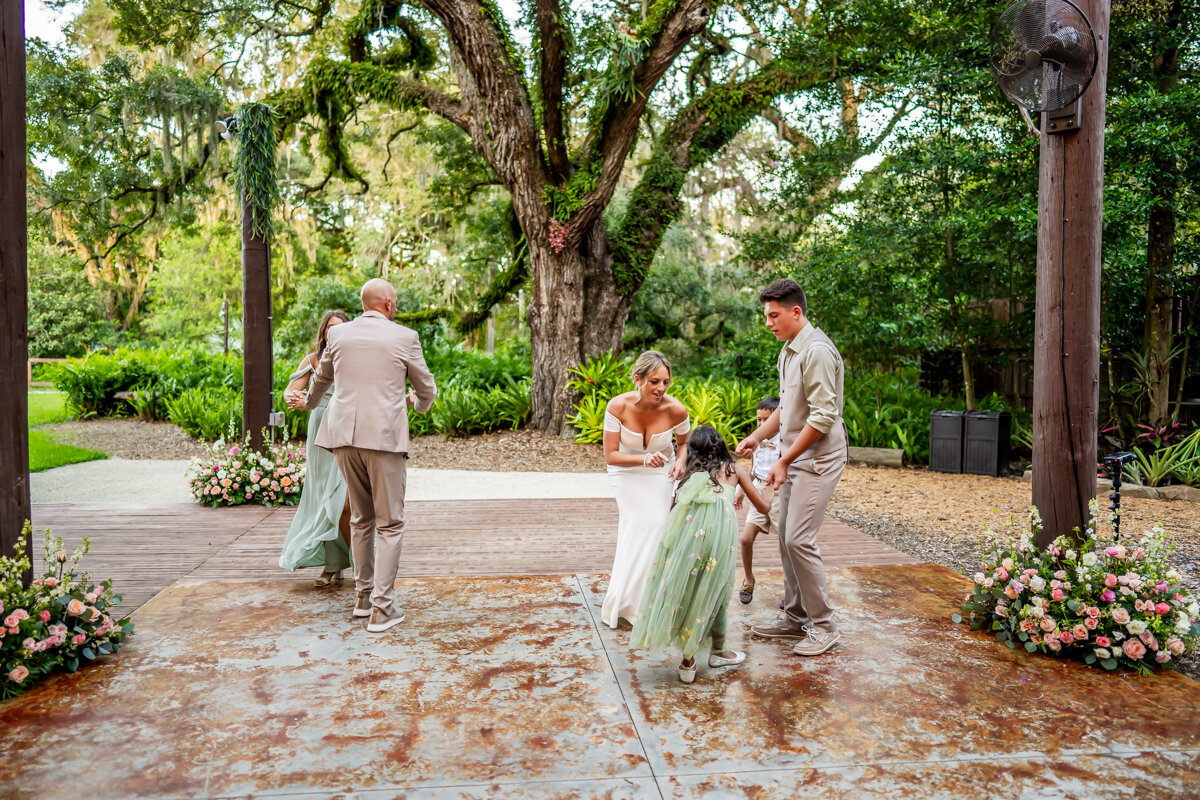maddness-photo-del-favero-oasis-elopement-chantilly-chic-celebrations-20