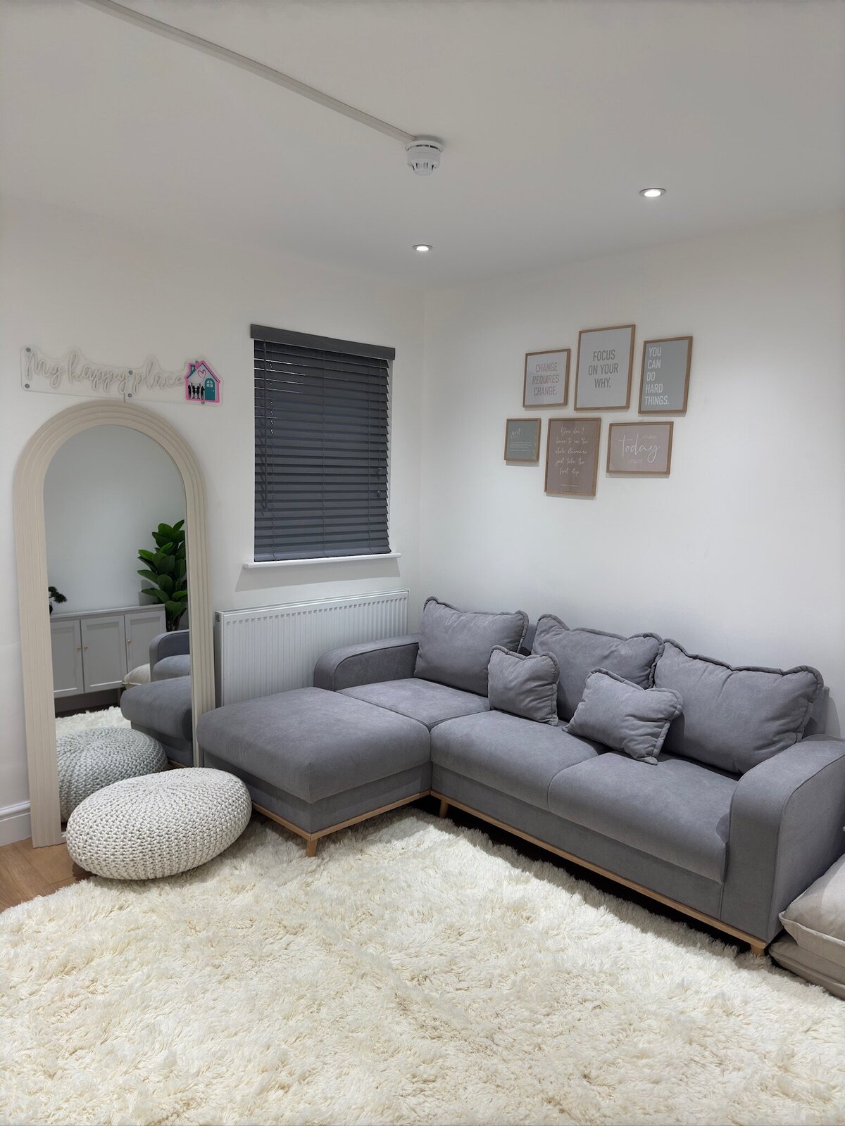 zintarah-haven-supported-accomodation-croydon-anima-youth-sofa