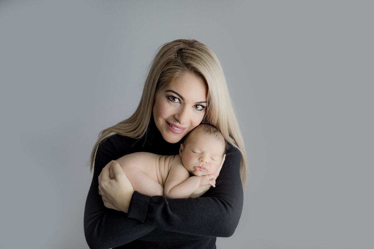 melissa-lamb-newborn-studio-ottawa-grey-loft-studio-2023-33