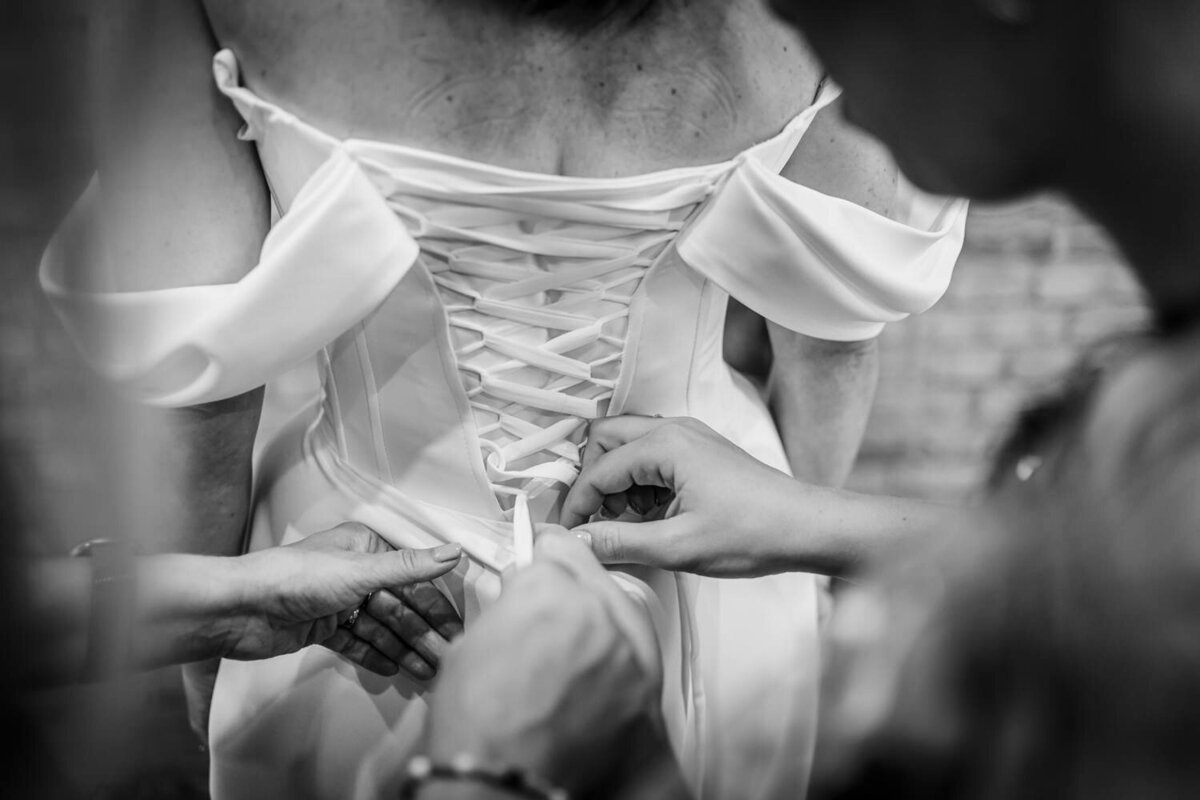 Svatba_Mlyn_na_Dobre_vode_Praha_svatebni_fotografka_Karolina_Ticha-129