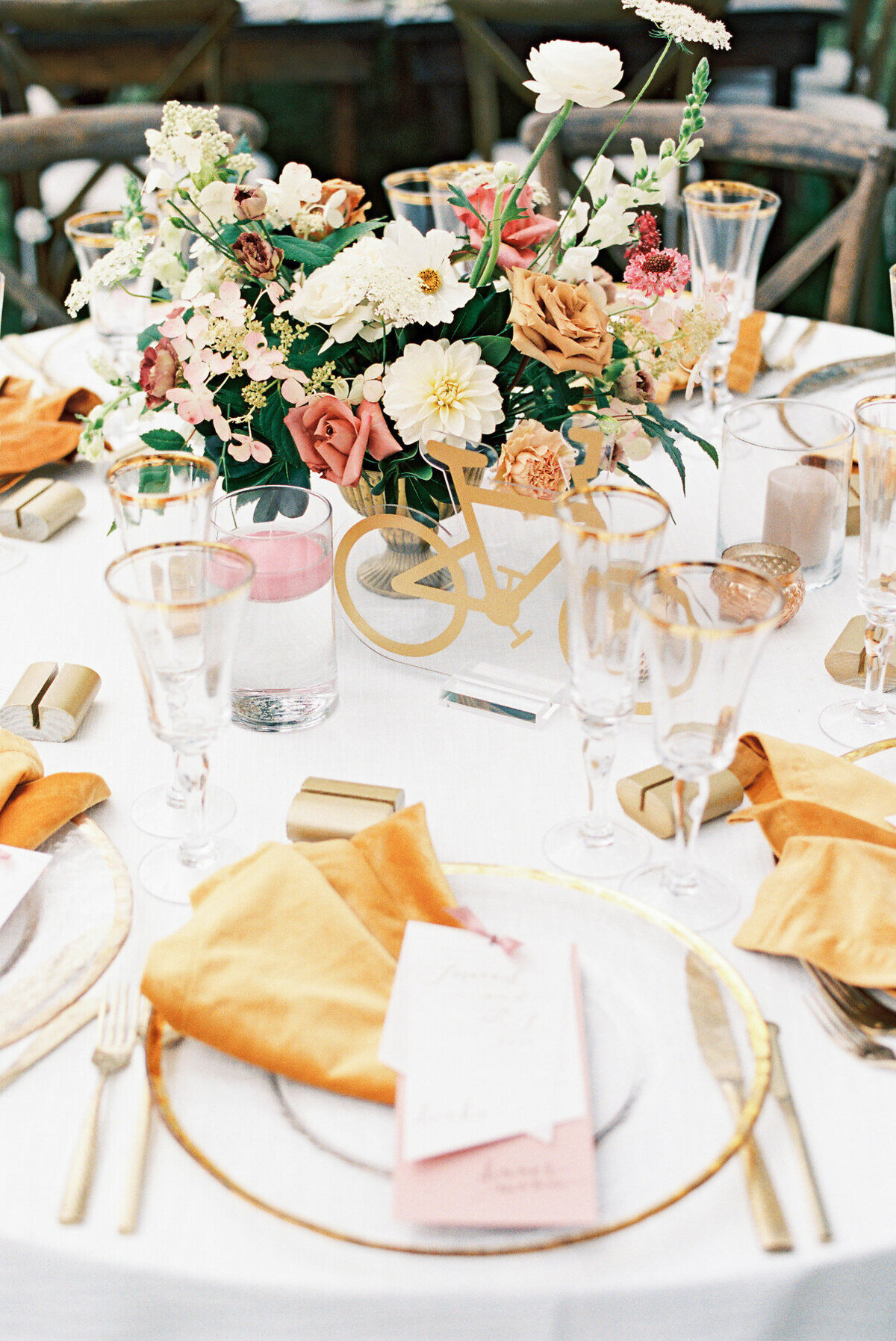romantic floral centerpiece, gold plates, studio fleurette, minnesota tent wedding