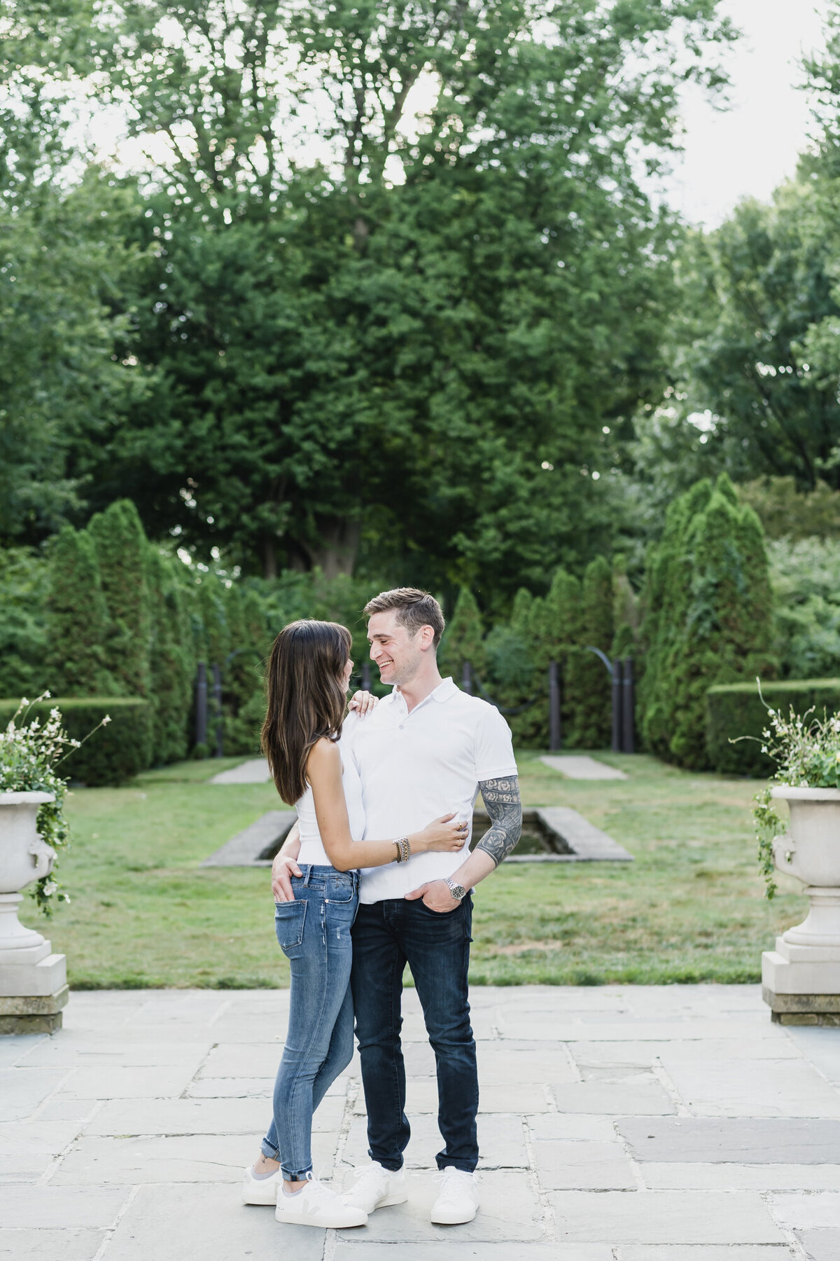 SUMMER FORD HOUSE ENGAGEMENT PHOTOS IN GROSSE POINTE, MICHIGAN PROVIDED BY KARI DAWSON17