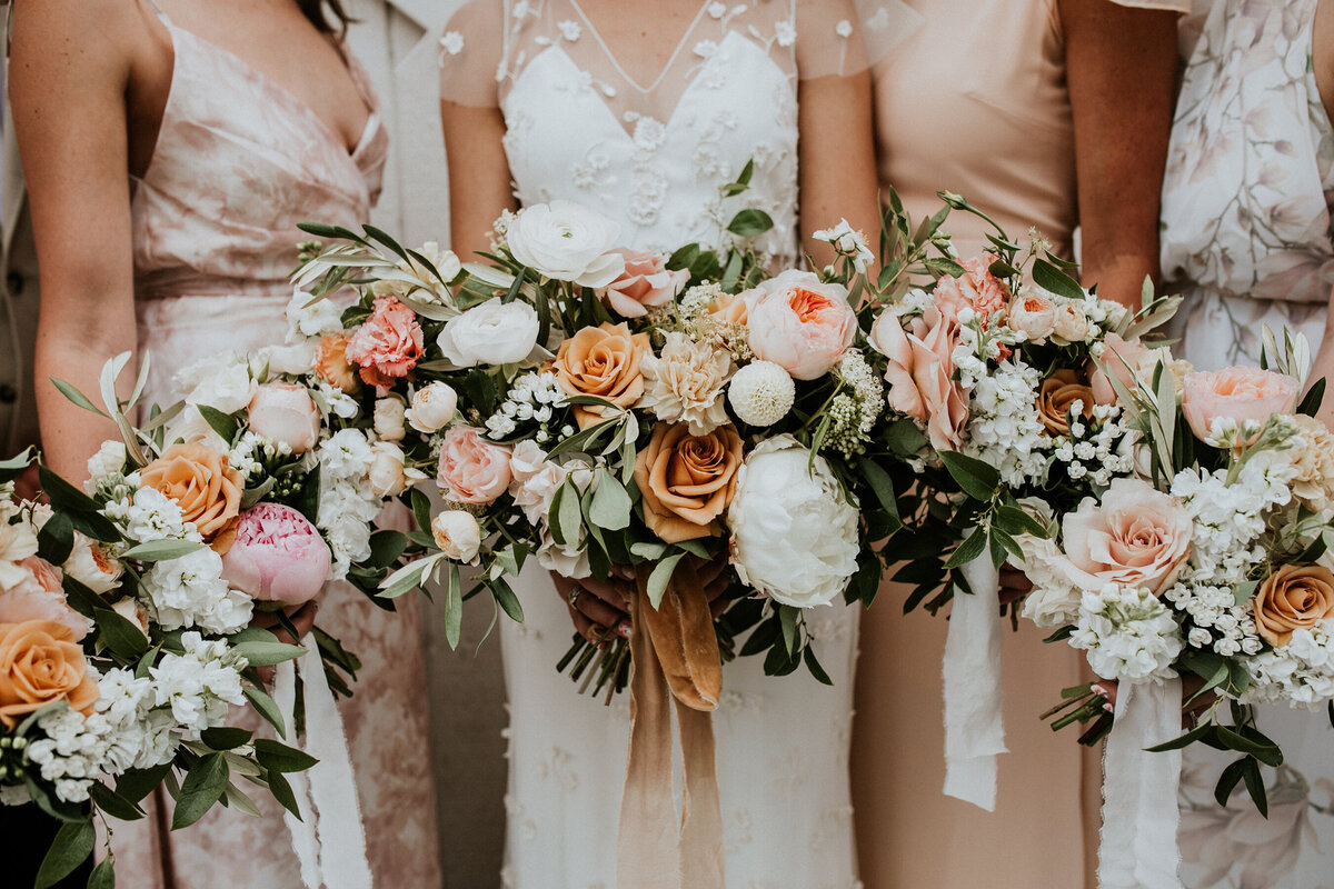 Hazelwood-photo-Portland-wedding-photograher-Evergreen-PDX-bouquets