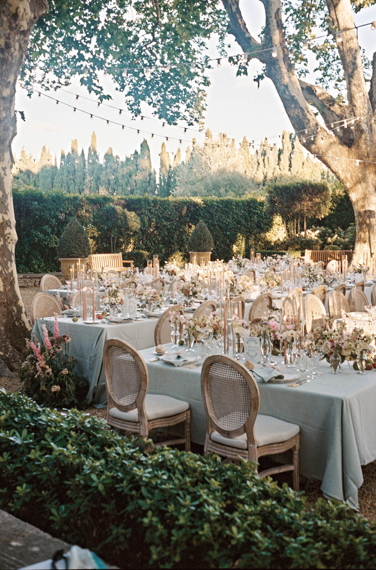 Flora_And_Grace_Provence_Analog_35mm_Fim_Editorial_Wedding_Photographer-44