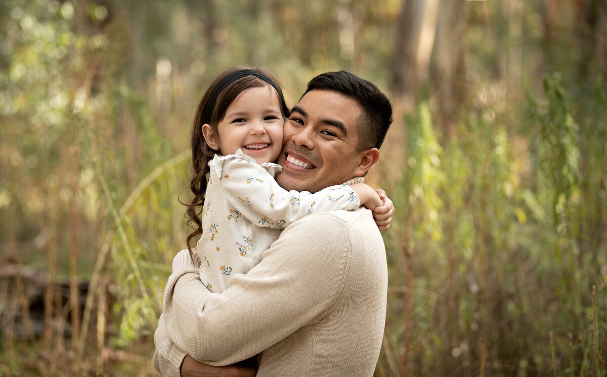FAMILY PHOTOGRAPHY WITH FATHER AND CHILD IN OUTDOOR SETTING