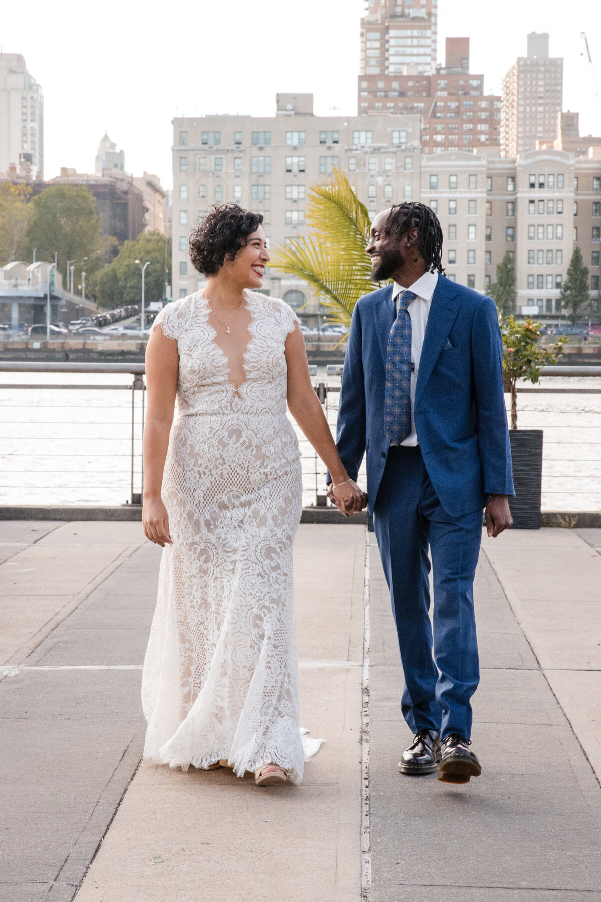 Couple walking through the east river dock in Roosevelt Island.