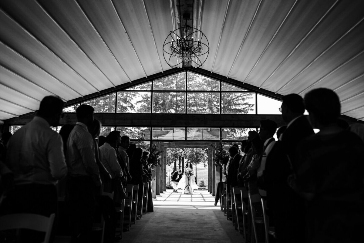 bride-walking-down-aisle-whistlebear-golf-toronto-wedding-photo
