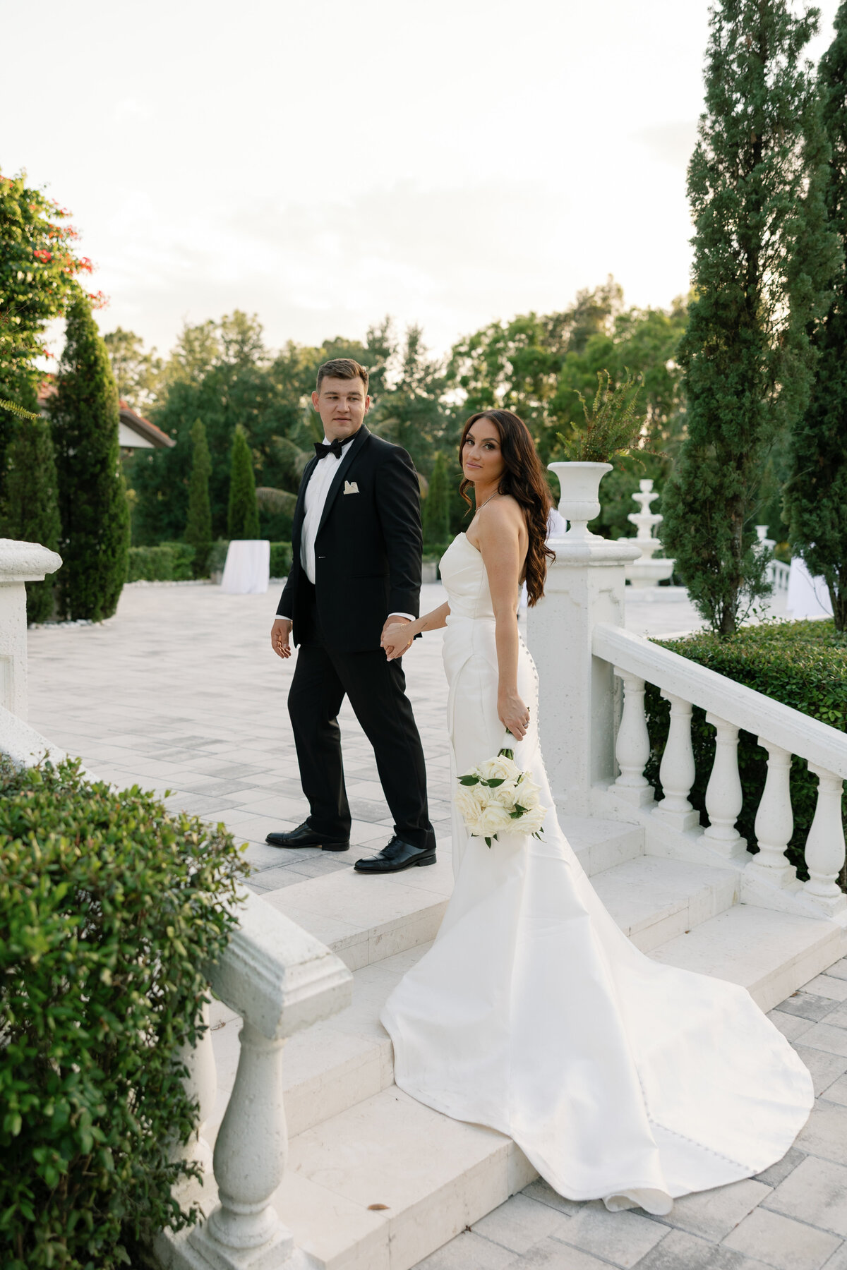 Romantic golden hour portraits of bride and groom at La Casa Toscana