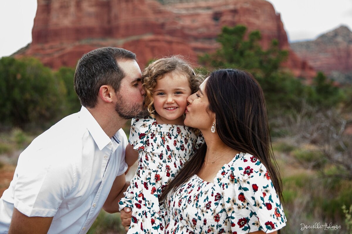 Family_Photographer_in_Sedona_AZ_Danielle_Holman_Photography_Bell Rock_0021