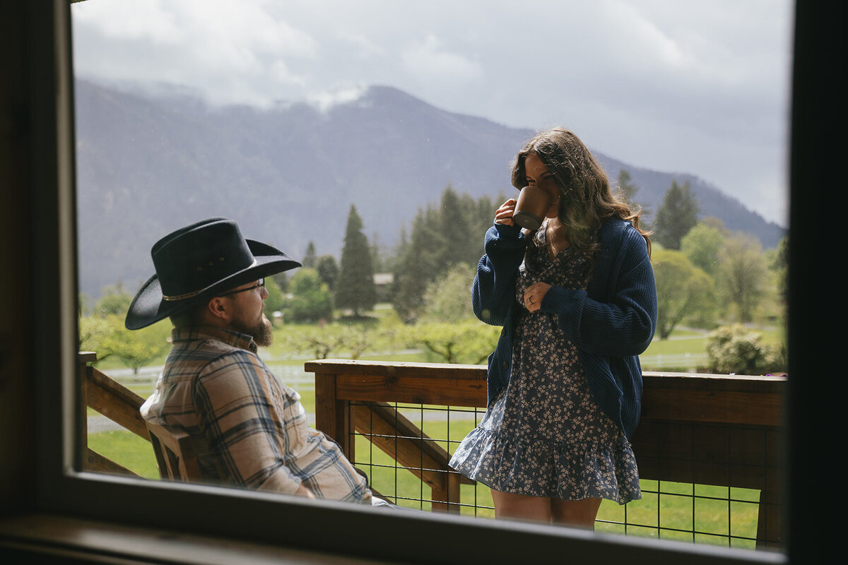 oregon-waterfall-elopement-wind-mountain-ranch-washington-48_websize