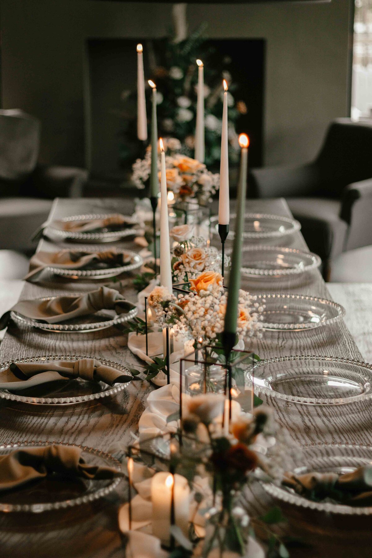 soft-autumn-wedding-table-centrepieces