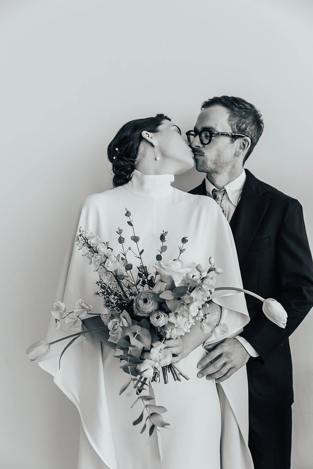 Elopement to margate, bride and groom kissing in Turner Contemporary