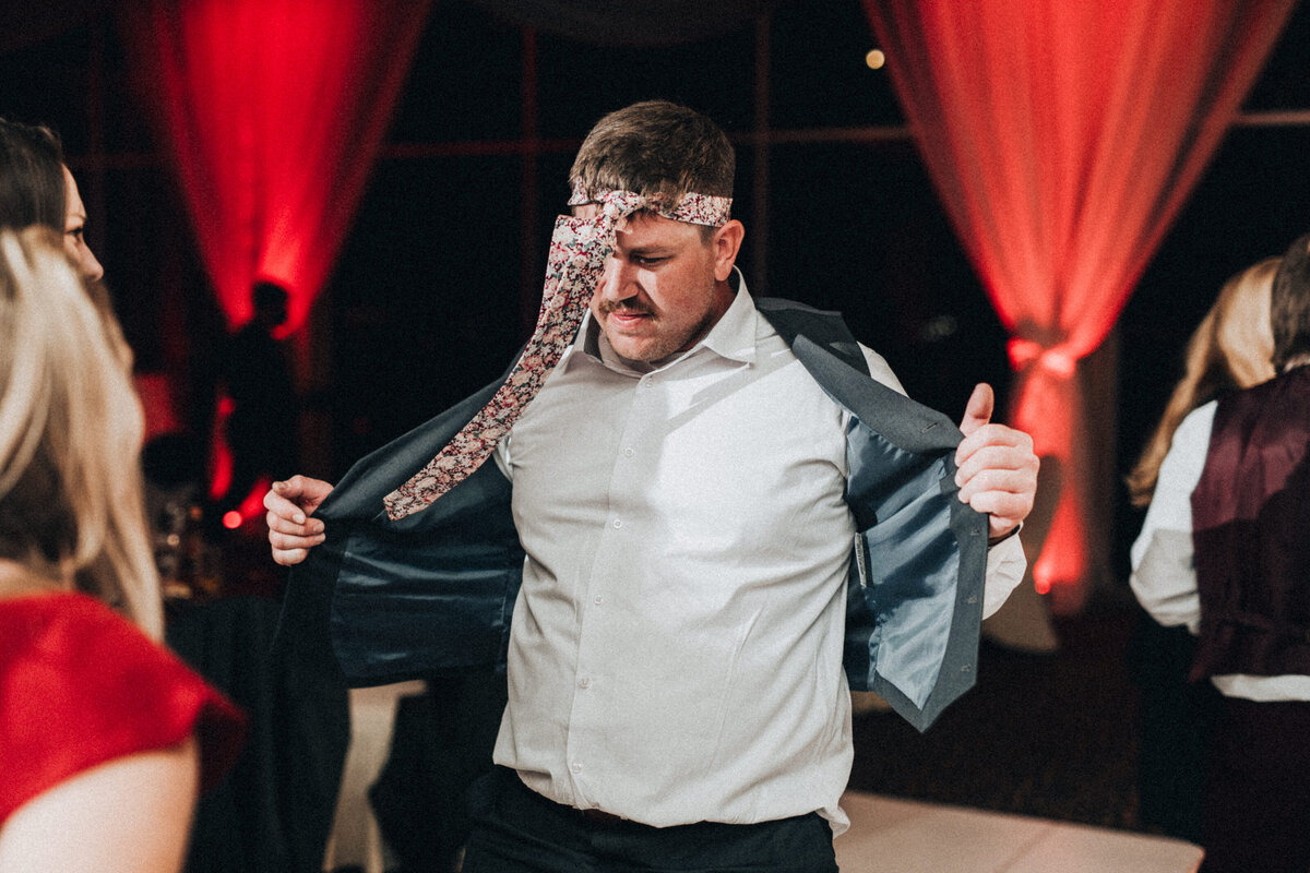 guest-dancing-tucson-wedding-photography