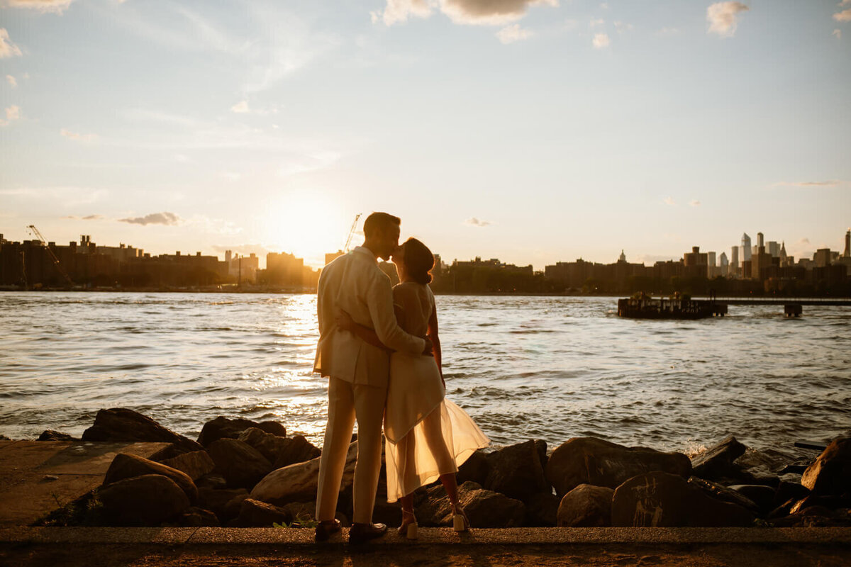 williamsburg.dominopark.engagementphotos.-10
