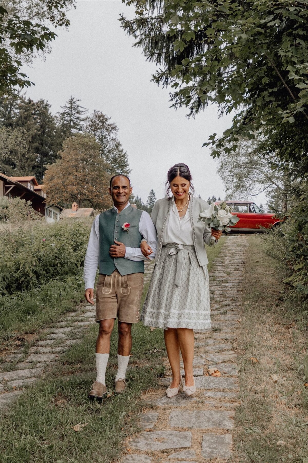 Hochzeitspaar in Tracht