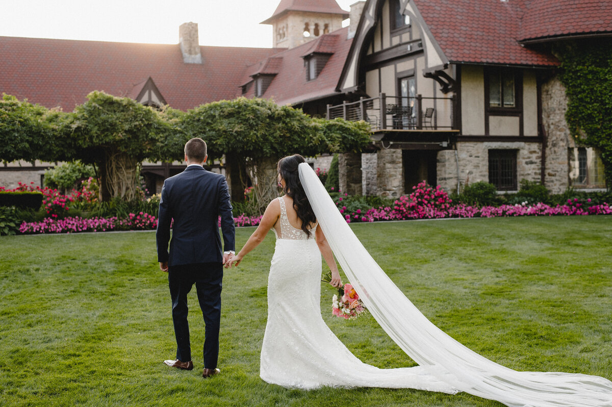 bride-and-groom-picture-at-saint-clements-castle