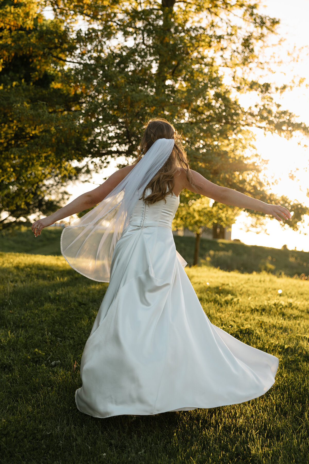 Sydney and Brant's Rustic Midwest Wedding Photography-603