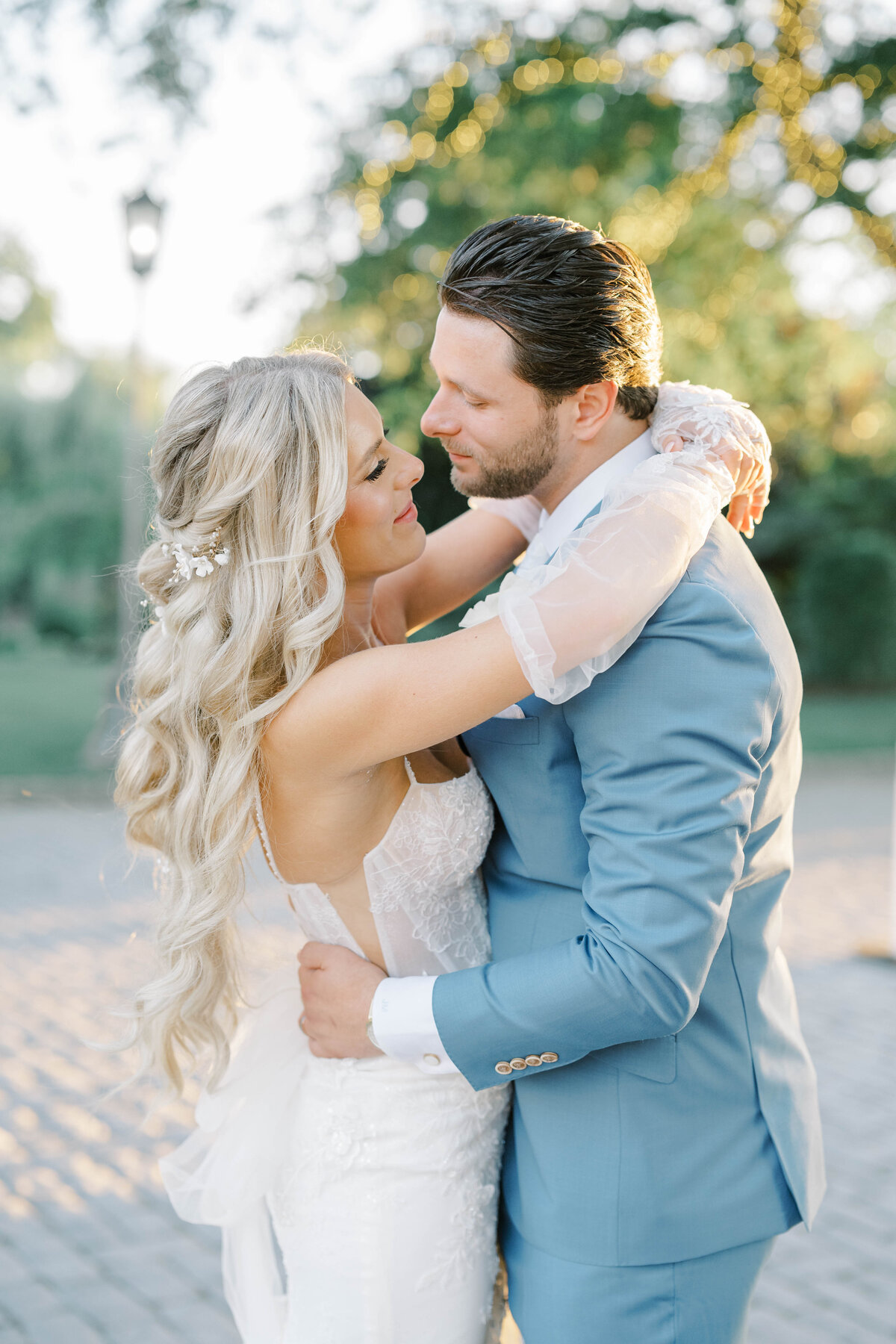 Caitlyn_and_Joe_Sneak_MTA-245