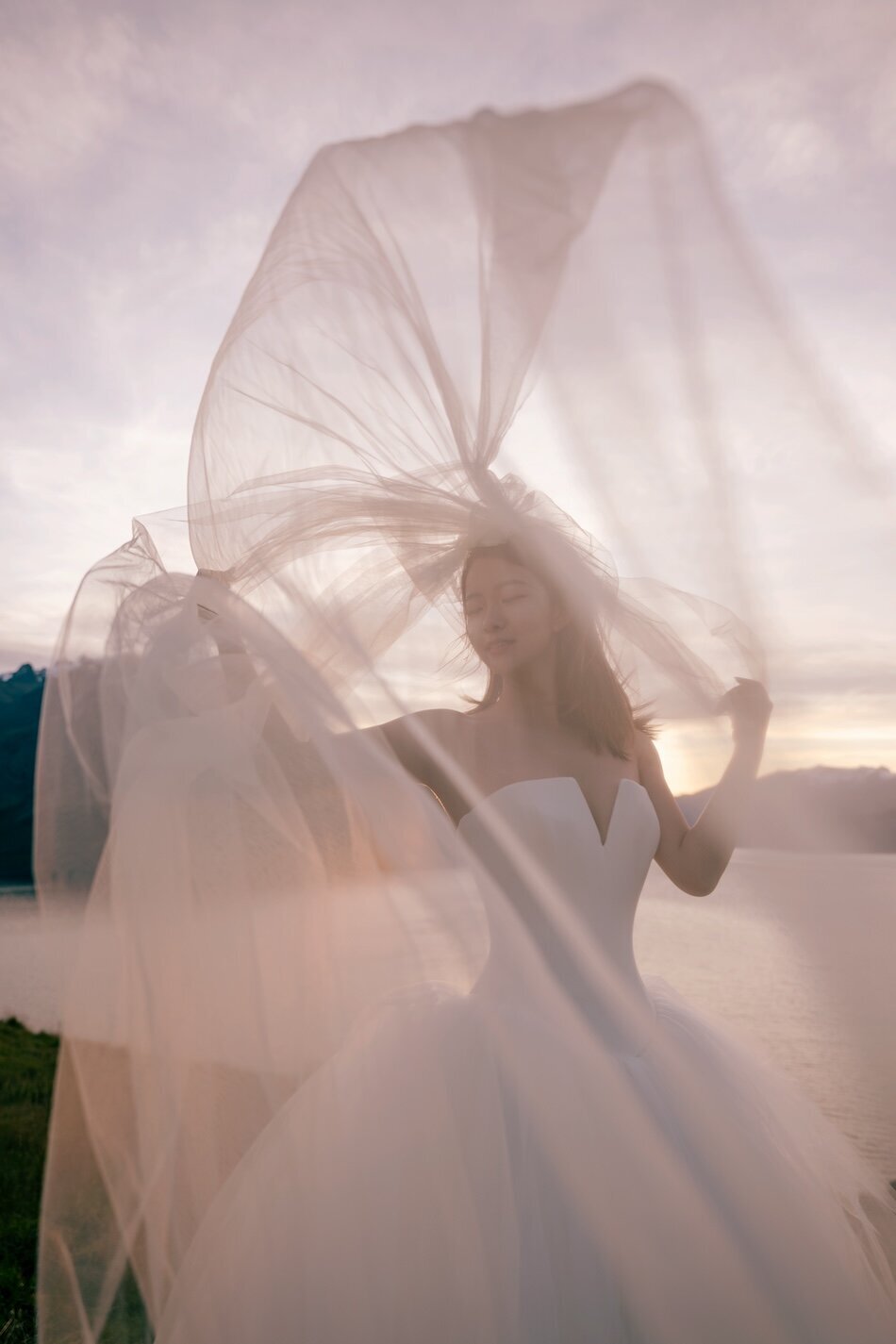 Helicopter wedding photoshoot, Dragon Fly Peak, Wanaka.