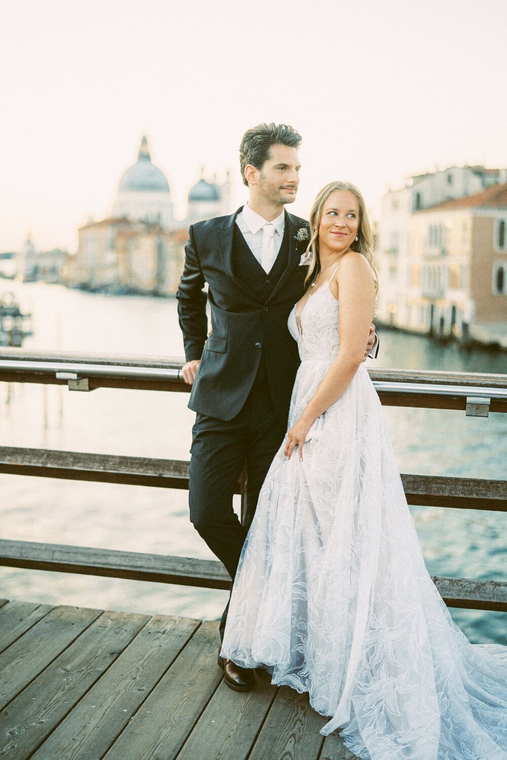 venice-elopement-photographer-editorial-film-35mm-wedding-fashion_0127