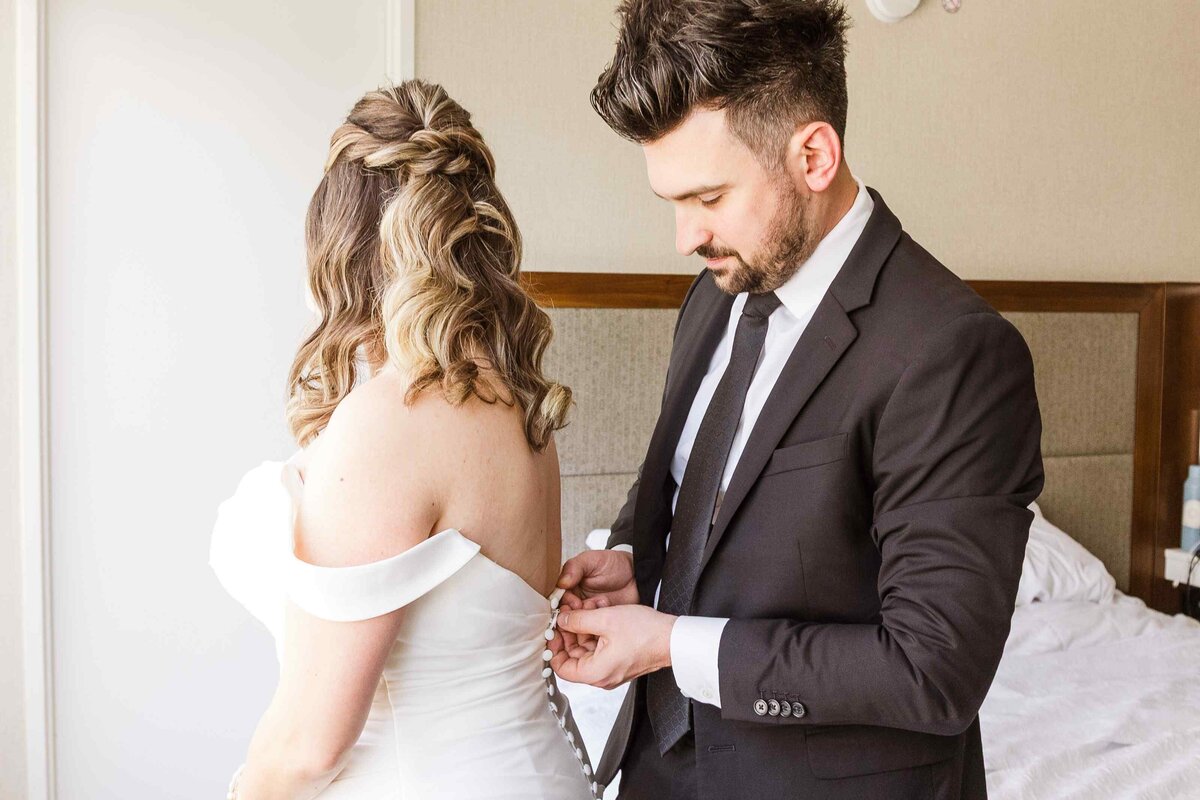 10-bride-groom-getting-ready