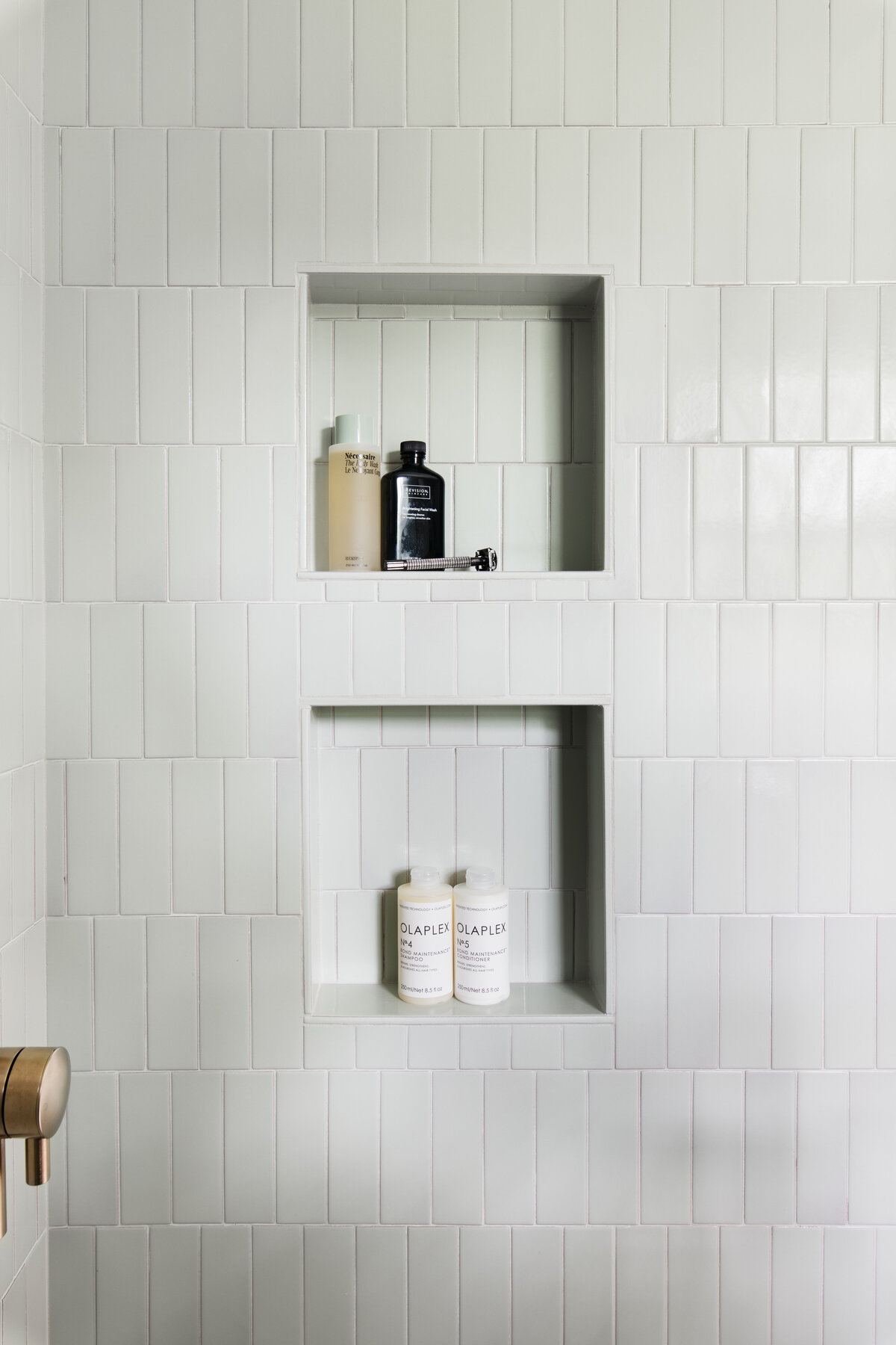 hello-home-luxury-bathroom-design-shower-with-niche-austin-vertical-offset-tile-9
