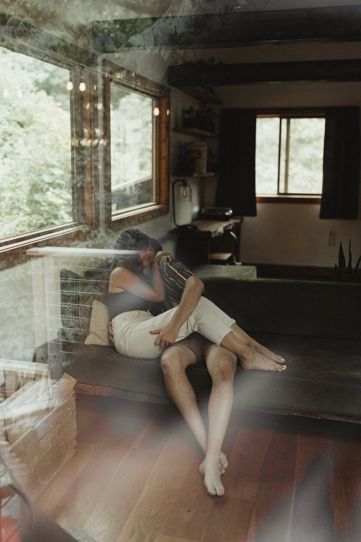 casualcouplesinhomesessionkansascityphotographer-3