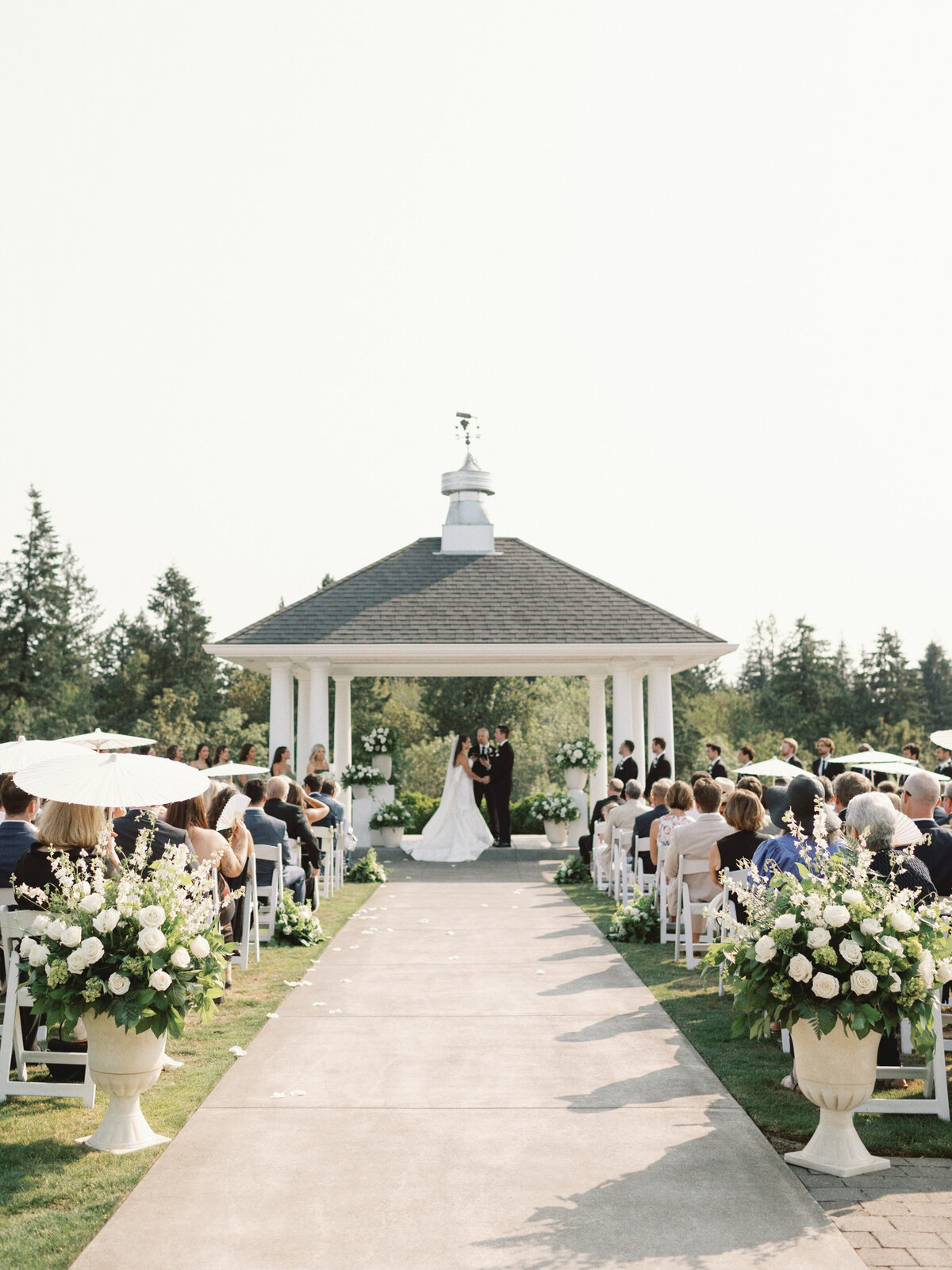 wedding-at-oswego-hills-vineyard-winery-portland-oregon-by-the-tenneys-photography-24