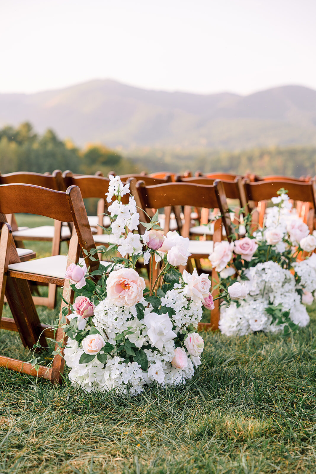 Pixels and Wood Creative_The Shiloh_Him Her Photo_Floral Circle Arch_North Carolina Wedding_Aisle Flowers-6