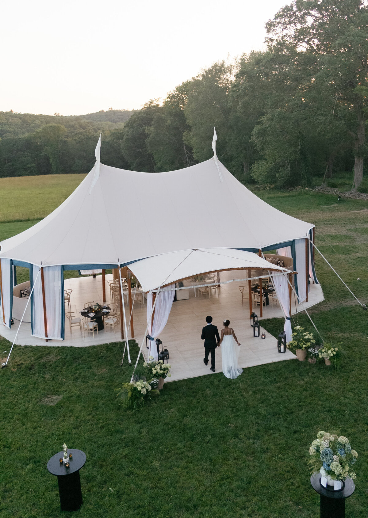 luxury-tented-summer-wedding-at-willow-hill-ct