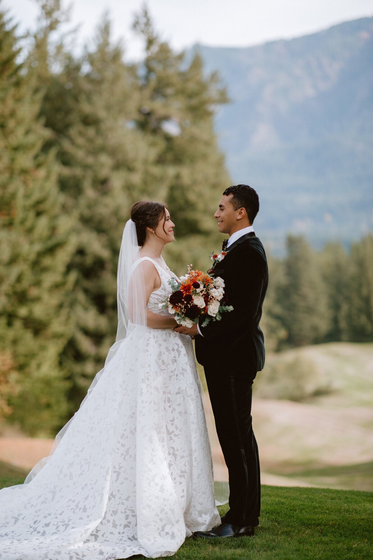 ElizabethMaguirePhoto-Skamania-Lodge-Wedding-2
