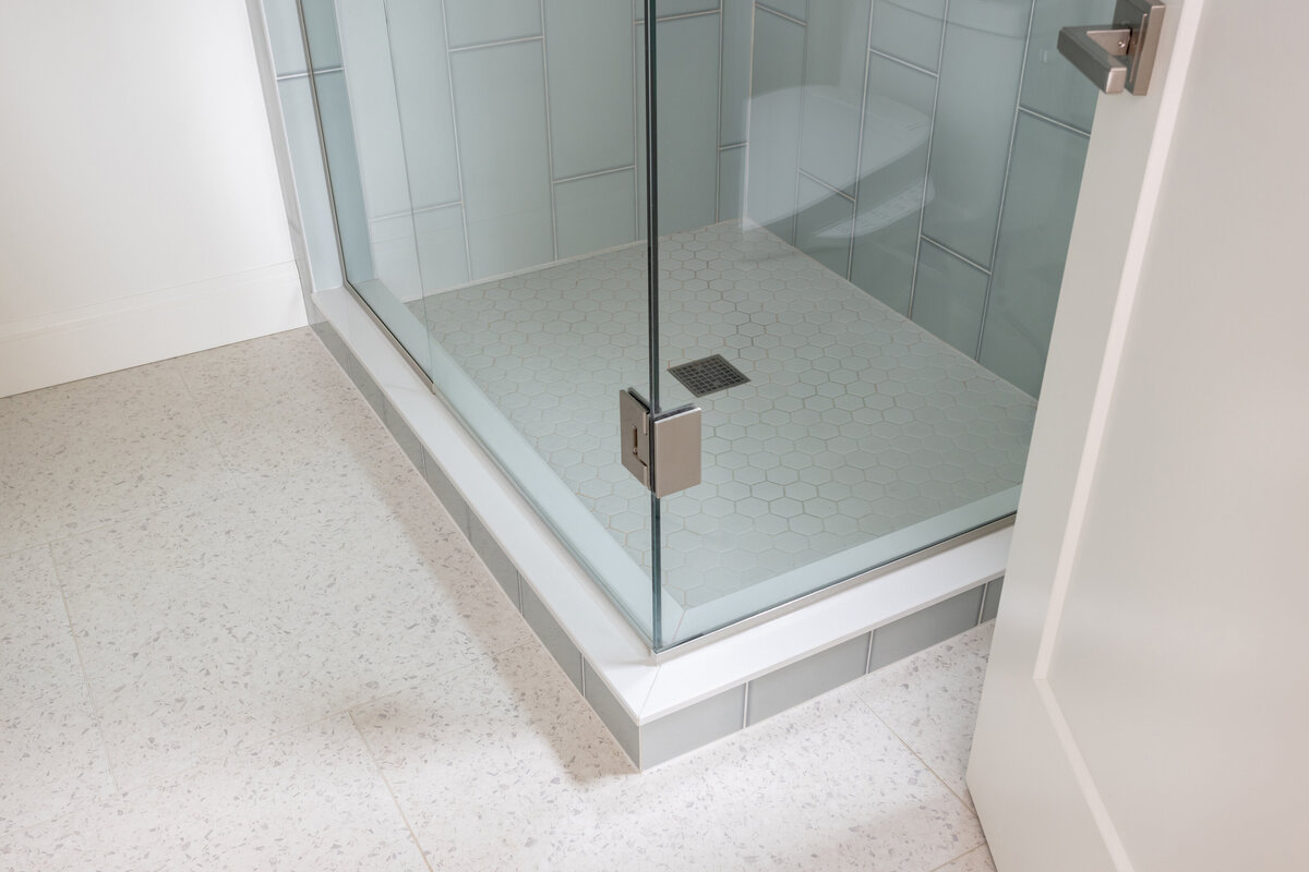 KatCo_Interiors-LakeHouse-Ensuite-05