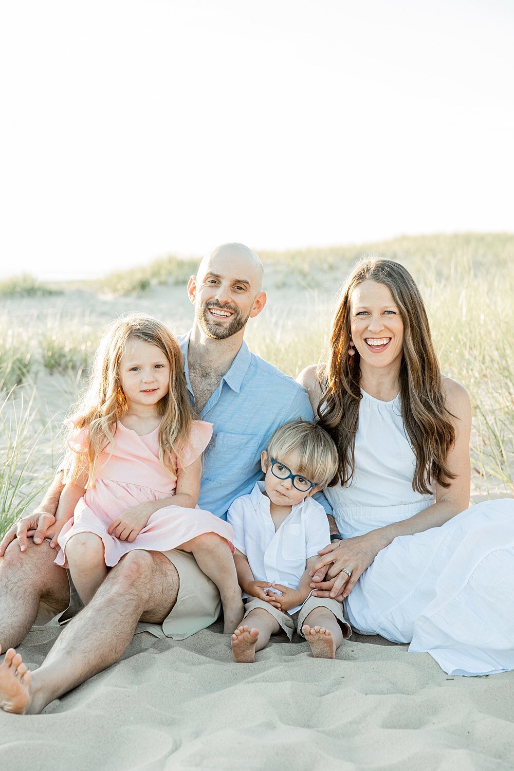 extended-family-session-muskegon-lake-michigan-beach-8.jpg23