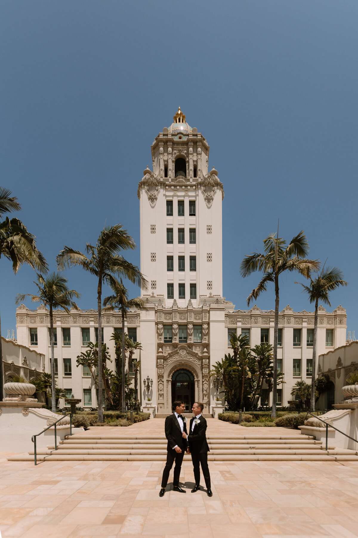 2023_beverlyhills-luxury-summer-gay-wedding-adam-griffin-photo-3