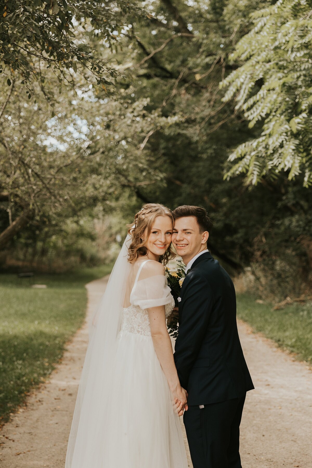 Guelph-Wedding-Sneaks-38
