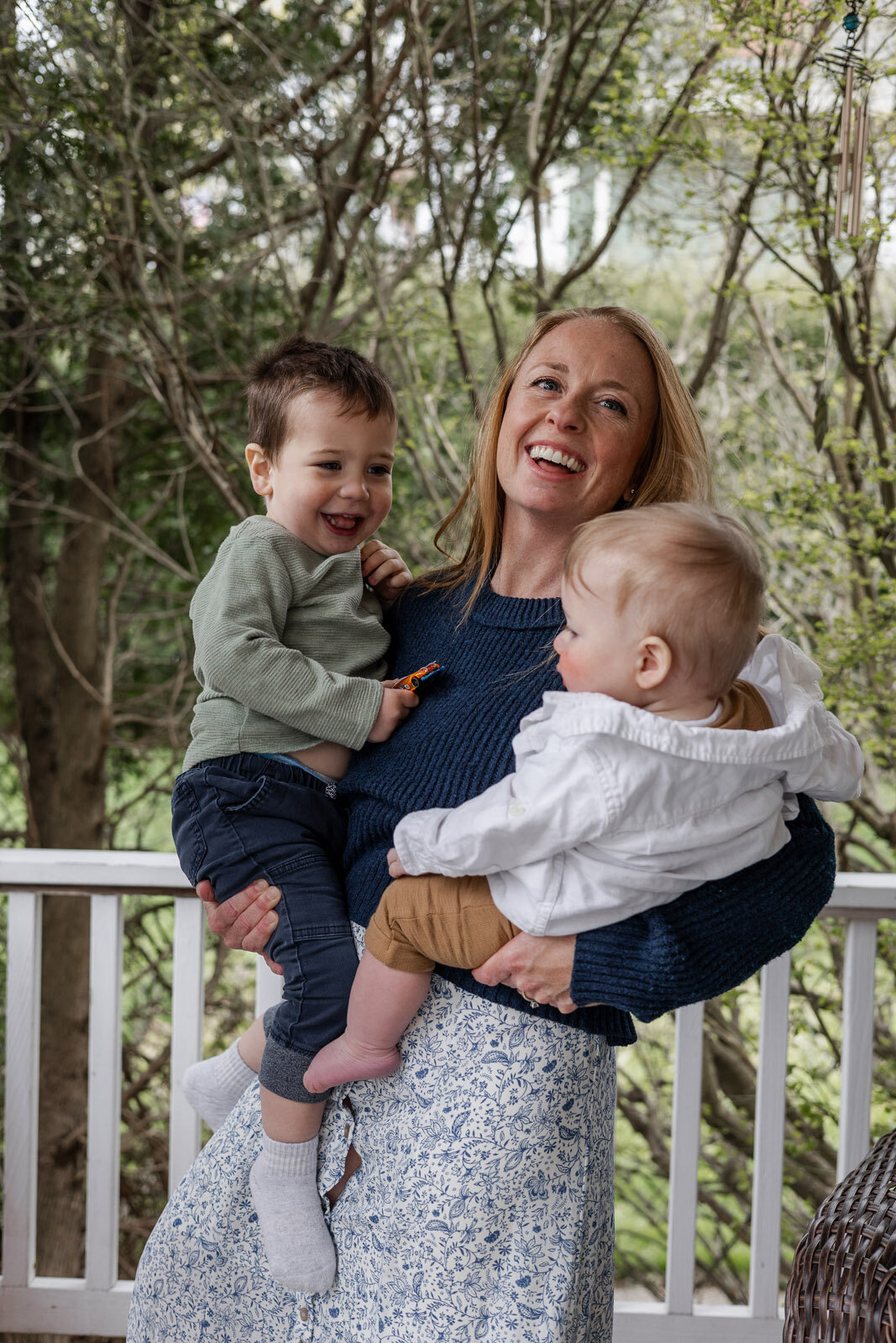 easton-ma-cozy-outdoor-backyard-family-photos