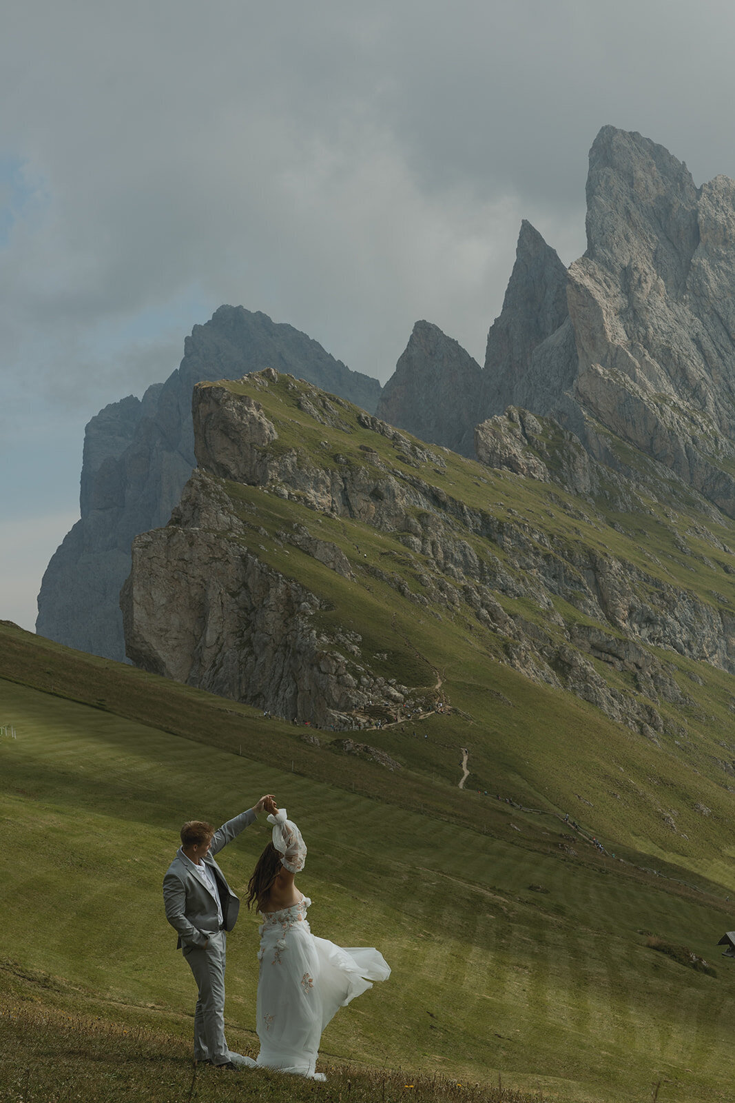 destination-wedding-elopement-photographer-italy-dolomites-seceda-documentary-tanya-davids-photo-film-36