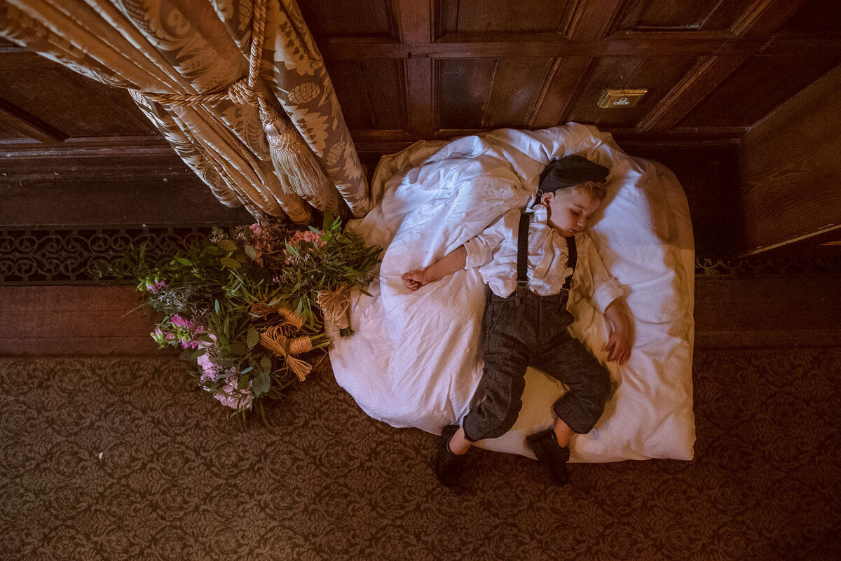 143 ring-bearer-sleeps-at-wedding